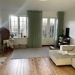 Beautiful Townhouse Close To The Center